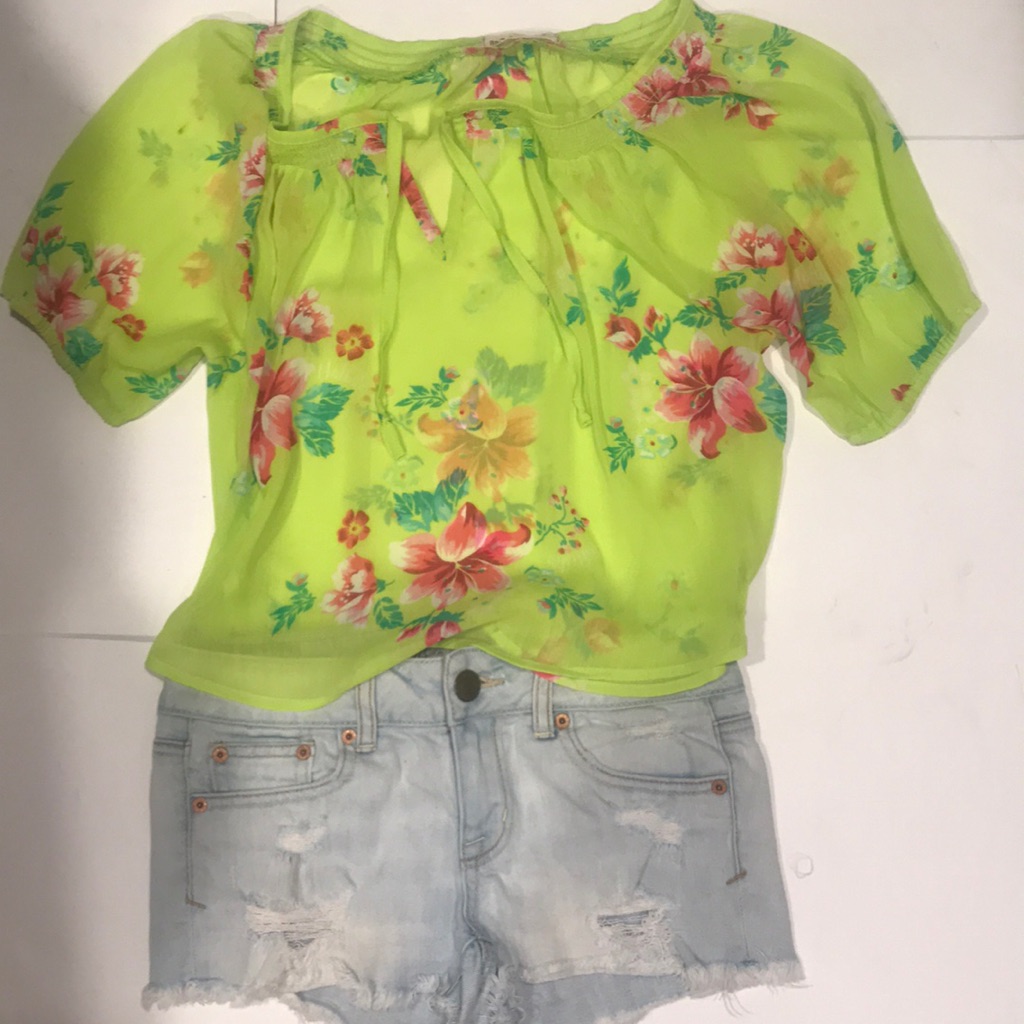 Hollister Floral Top!
